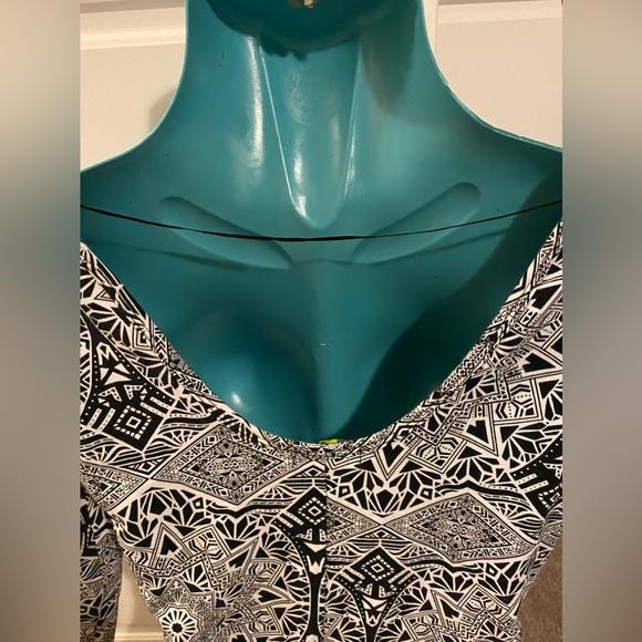 G21 Dress Geo Surprise Contour
Bodycon Black White Size M - Picture 4 of 7